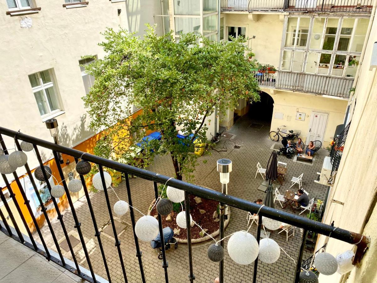 Urban Jungle Apartment Old Town Air Conditioned Bratislava Extérieur photo