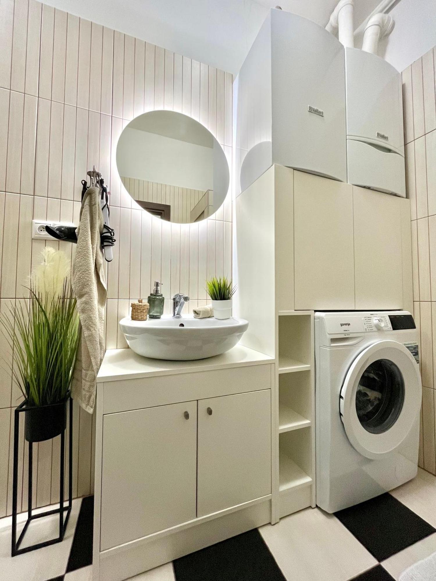 Urban Jungle Apartment Old Town Air Conditioned Bratislava Extérieur photo